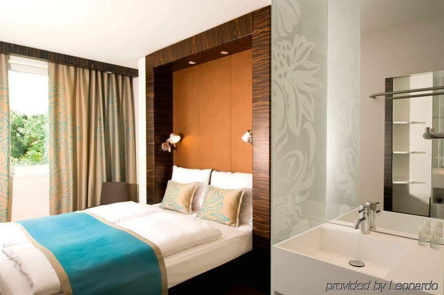 Hotel One Mitte 3*